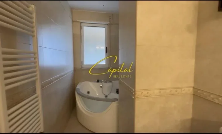 Tirane, jepet me qera apartament 2+1 Kati 7, 85 m² 800 € (KOMUNA E PARISIT)