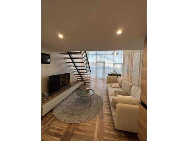 Tirane, jepet me qera apartament duplex Dublex Kati 1, 80 m² 750 € 