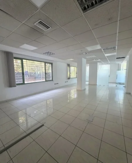 Tirane, jepet me qera ambjent biznesi Kati 1, 822 m² 17.000 € 