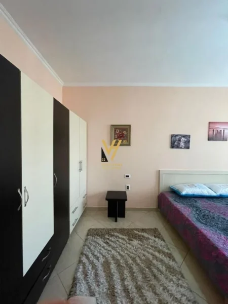 Tirane, jepet me qera apartament 1+1+Ballkon Kati 7, 74 m² 450 € (YZBERISHT)