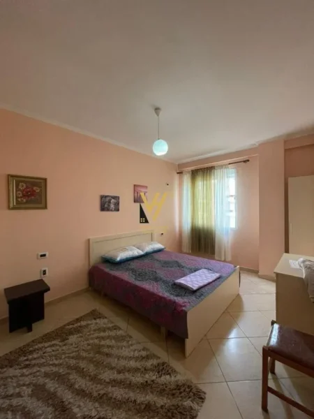 Tirane, jepet me qera apartament 1+1+Ballkon Kati 7, 74 m² 450 € (YZBERISHT)