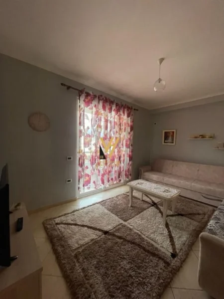 Tirane, jepet me qera apartament 1+1+Ballkon Kati 7, 74 m² 450 € (YZBERISHT)