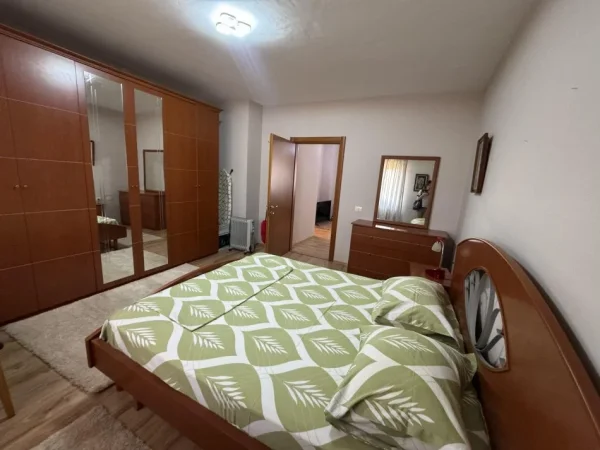Tirane, jepet me qera apartament 1+1 Kati 10, 70 m² 600 € (rruga e elbasanit)