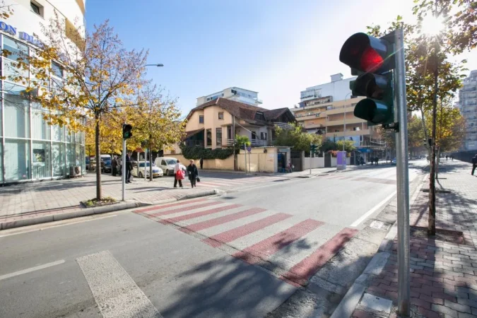 Tirane, jepet me qera apartament 2+1+Ballkon Kati 4, 90 m² 600 € (Don Bosko, prane Viva Market)