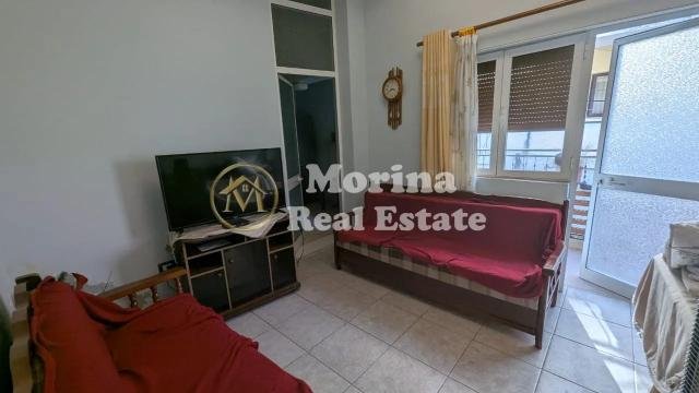 Tirane, jepet me qera apartament 1+1 Kati 2, 70 m² 450 € (Sheshi Willson)