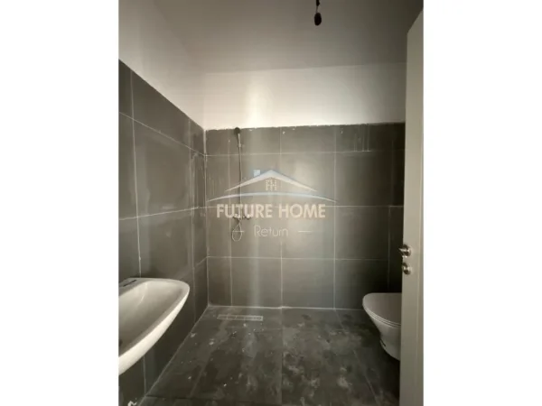 0683487469 Tirane, shitet apartament 2+1+Ballkon Kati 4, 110 m² 203.000 € (Rruga Sadik Petrela)