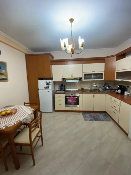Tirane, shitet apartament 1+1+Ballkon Kati 4, 98 m² 159.000 € (Condor Center)