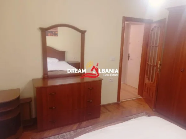 Tirane, jepet me qera apartament 1+1 Kati 3, 65 m² 550 € (Prane Rruges se Elbasanit)