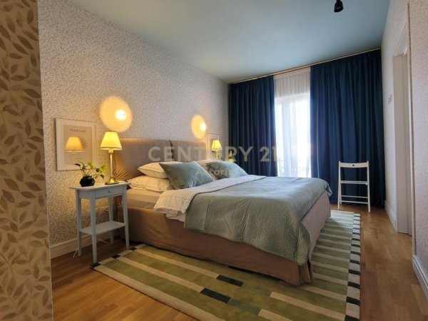 Tirane, jepet me qera apartament 3+1 Kati 5, 130 m² 1.500 € (Rruga Istvan Schutz)