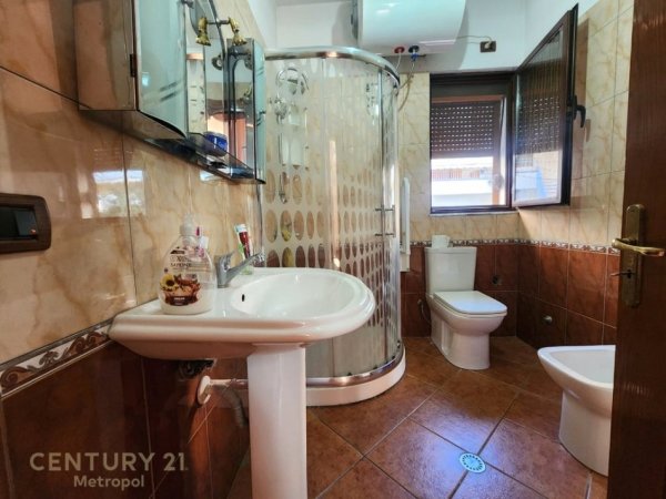 Tirane, jepet me qera apartament 2+1 Kati 2, 100 m² 450 € (Kodra e Priftit)