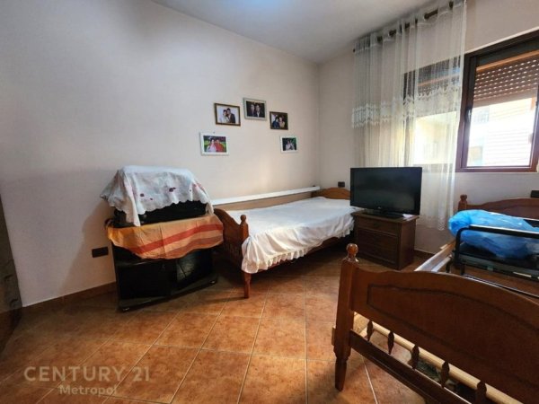 Tirane, jepet me qera apartament 2+1 Kati 2, 100 m² 450 € (Kodra e Priftit)