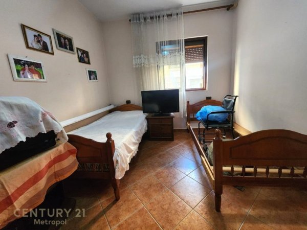 Tirane, jepet me qera apartament 2+1 Kati 2, 100 m² 450 € (Kodra e Priftit)