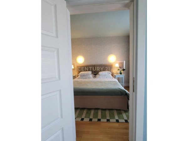 Tirane, jepet me qera apartament 3+1 Kati 5, 130 m² 1.500 € (Rruga Istvan Schutz)