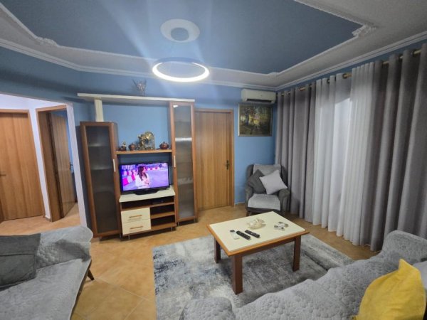 Tirane, jepet me qera apartament 2+1 Kati 7, 70 m² 550 € (komuna parisit)