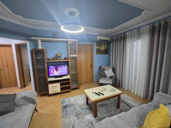 Tirane, jepet me qera apartament 2+1 Kati 7, 70 m² 550 € (5 maji)