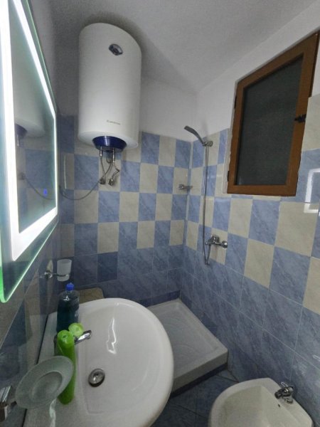 Tirane, jepet me qera apartament 2+1 Kati 7, 70 m² 550 € (komuna parisit)