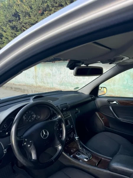 Fier, shitet makine Mercedes-Benz C-200 Benzin, gri metalizato automatik 210.001 km 4.500 €
