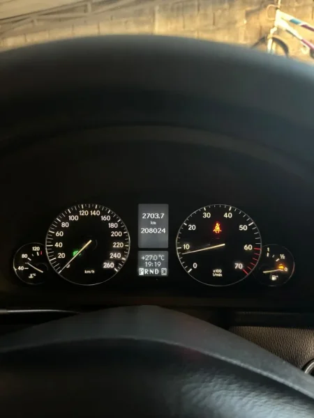 Fier, shitet makine Mercedes-Benz C-200 Benzin, gri metalizato automatik 210.001 km 4.500 €