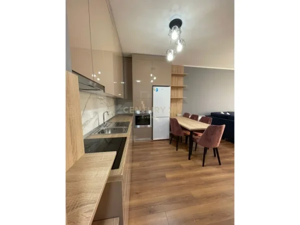 Tirane, jepet me qera apartament 2+1+Ballkon Kati 7, 107 m² 650 € 