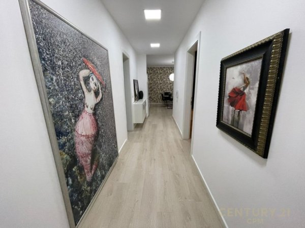 Tirane, jepet me qera apartament 1+1 Kati 7, 77 m² 650 € (Petro Nini)