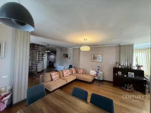 Tirane, jepet me qera apartament duplex 2+1+Ballkon Kati 9, 215 m² 2.000 € 