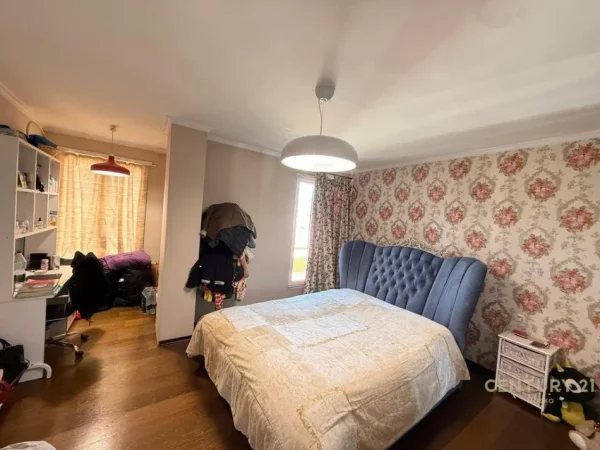 Tirane, jepet me qera apartament duplex 2+1+Ballkon Kati 9, 215 m² 2.000 € 