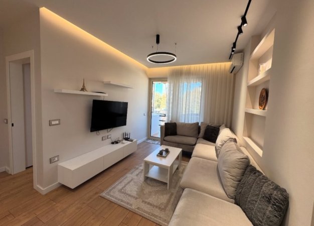Tirane, jepet me qera apartament 1+1+Ballkon , 65 m² 600 € (Rr Pjeter Budi, Prane Ambasades Amerikane)