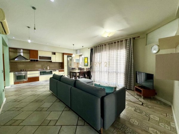 Tirane, jepet me qera apartament 3+1 Kati 4, 120 m² 850 € (Sheshi Karl Topia)