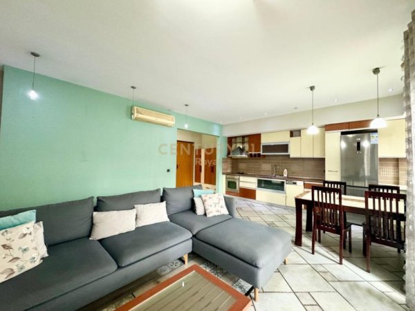Tirane, jepet me qera apartament 3+1 Kati 4, 120 m² 850 € (Sheshi Karl Topia)