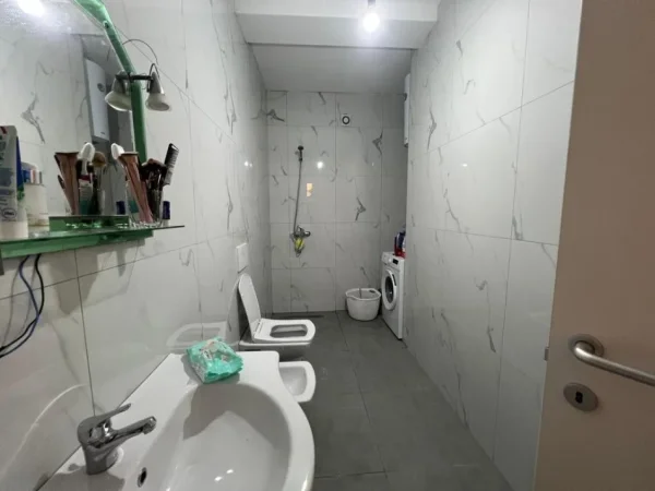 Tirane, shitet apartament 1+1 Kati 3, 72 m² 160.000 € 