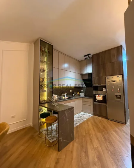 Tirane, jepet me qera apartament 1+1 Kati 3, 82 m² 500 € (Teleferik)