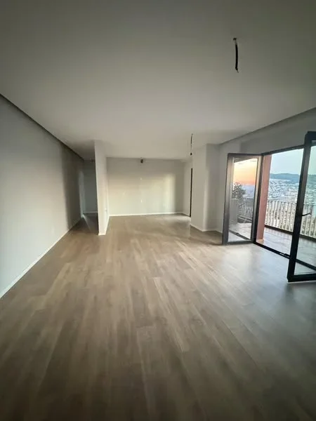 Tirane, jepet me qera apartament Kati 17, 160 m² 1.700 € (Te Garden Building)