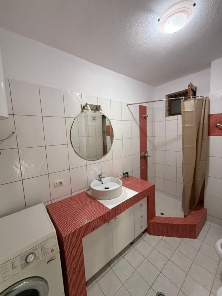 Tirane, jepet me qera apartament 2+1 Kati 3, 95 m² 550 € (rruga hasan alla)