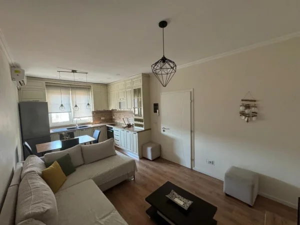 Tirane, jepet me qera apartament 1+1+Aneks Kati 4, 61 m² 550 € (Rr. e kavajes, 21 Dhjetori)
