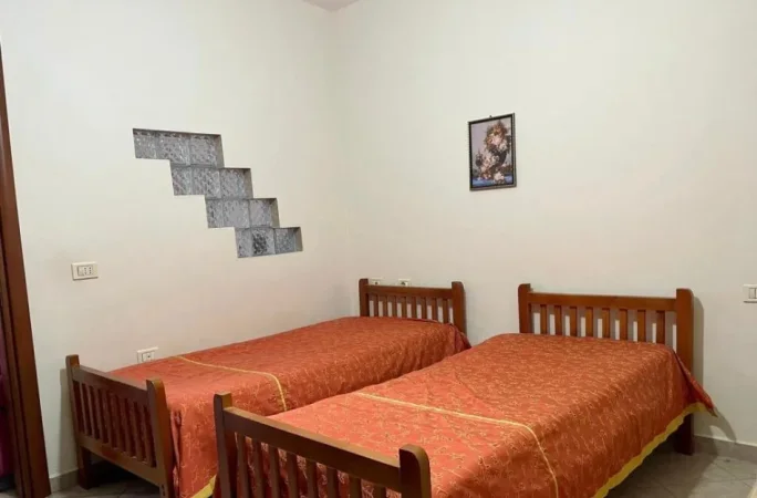Tirane, jepet me qera apartament 1+1+Ballkon Kati 3, 70 m² 430 € (Rr. E Kavajes perballe Delijorgjit)