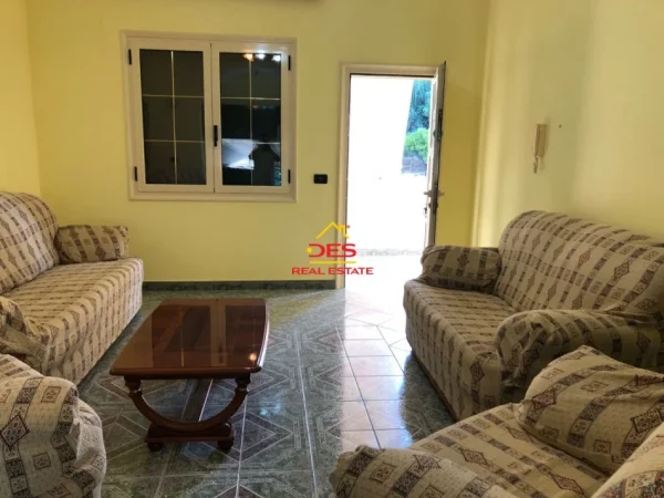 Vlore, jepet me qera shtepi 2+1+Ballkon Kati 2, 110 m² 400 € (Rruga Irfan Shehu)