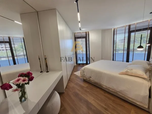 Durres, shitet apartament 2+1 Kati 3, 112 m² 365.000 € (Currila)