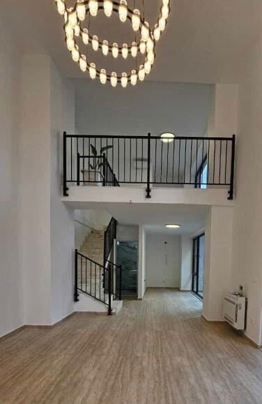 Tirane, jepet me qera dyqan Kati 0, 80 m² 800 € (KOMUNA E PARISIT)