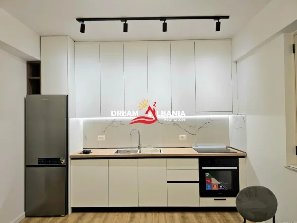 Tirane, jepet me qera apartament 1+1+Ballkon Kati 4, 70 m² 600 € (Ne Myslym Shyr)