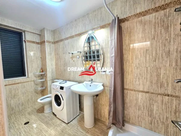 Tirane, jepet me qera apartament 1+1+Ballkon Kati 4, 70 m² 600 € (Ne Myslym Shyr)