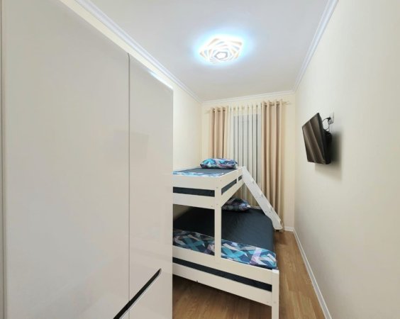Tirane, jepet me qera apartament 2+1+Ballkon , 105 m² 1.200 € (Rruga e Kosovareve)