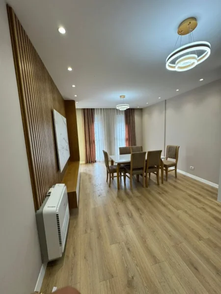 Shqiperi, shitet apartament 2+1+Ballkon Kati 2, 100 m² 160.000 € (Univers City Pamje Parku Plotesisht I Mobiluar + Post Parkimi)