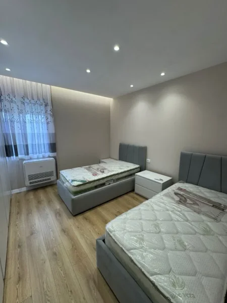 Shqiperi, shitet apartament 2+1+Ballkon Kati 2, 100 m² 160.000 € (Univers City Pamje Parku Plotesisht I Mobiluar + Post Parkimi)