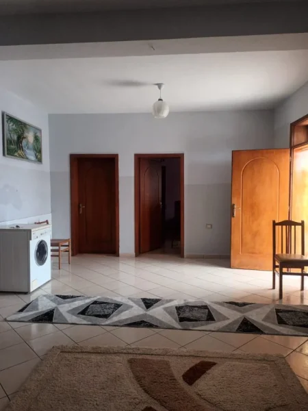 Jap me qera shtepi 2+1 Kati 1, 150 €  (e mobiluar. mbarapa qtu-se)