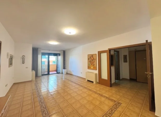 Tirane, jepet me qera zyre , 100 m² 1.300 € (Bllok, Rr Ibrahim Rugova)