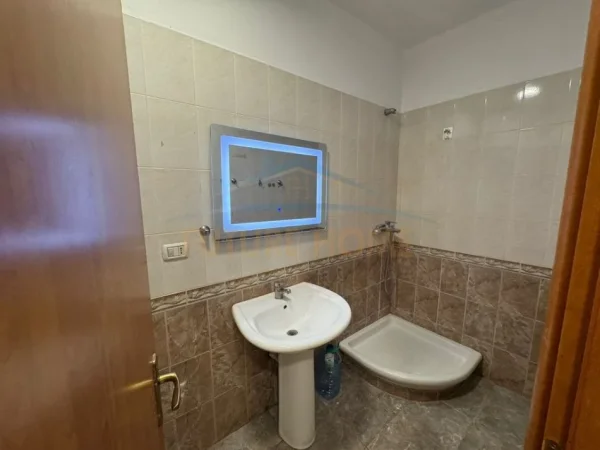 Tirane, jepet me qera apartament 1+1+Ballkon Kati 4, 70 m² 430 € (RROTONDO ASTIRIT)   UNA54666
