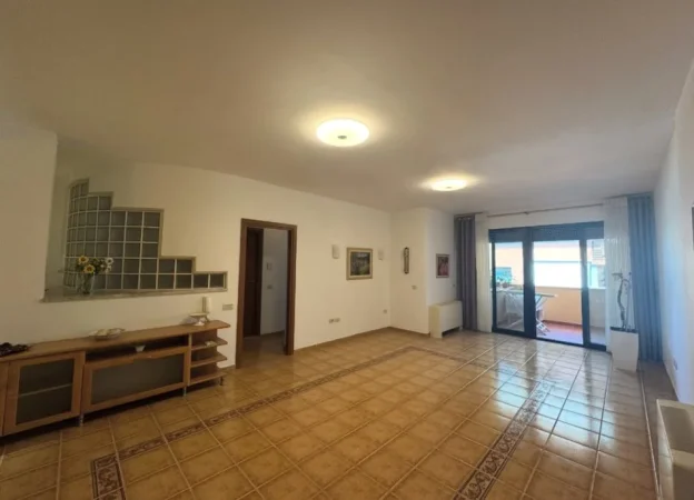 Tirane, jepet me qera zyre , 100 m² 1.300 € (Bllok, Rr Ibrahim Rugova)