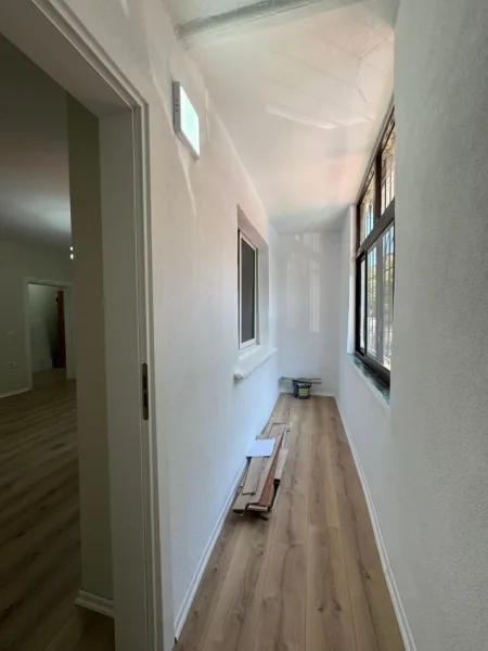 Tirane, shitet apartament 1+1+Ballkon Kati 1, 53 m² 87.000 € (Oxhaku)