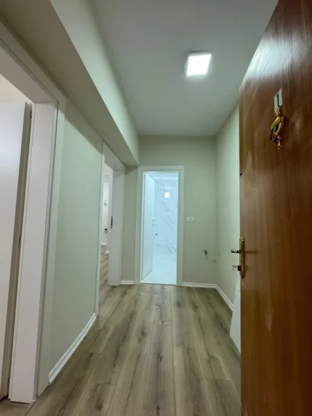 Tirane, shitet apartament 1+1+Ballkon Kati 1, 53 m² 87.000 € (Oxhaku)