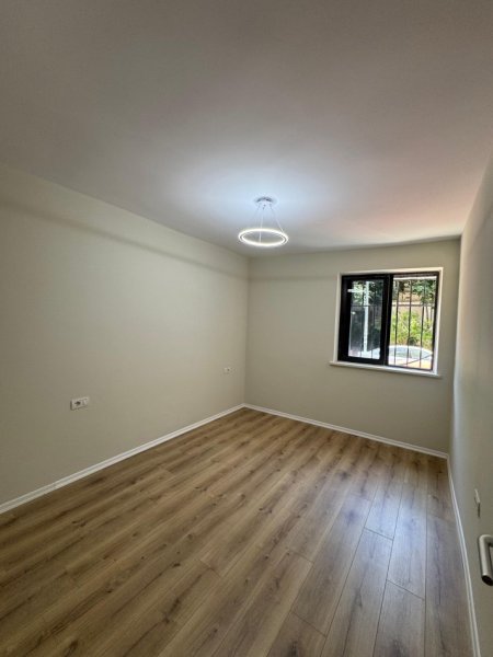 Tirane, shitet apartament 1+1+Ballkon Kati 1, 53 m² 87.000 € (Oxhaku)